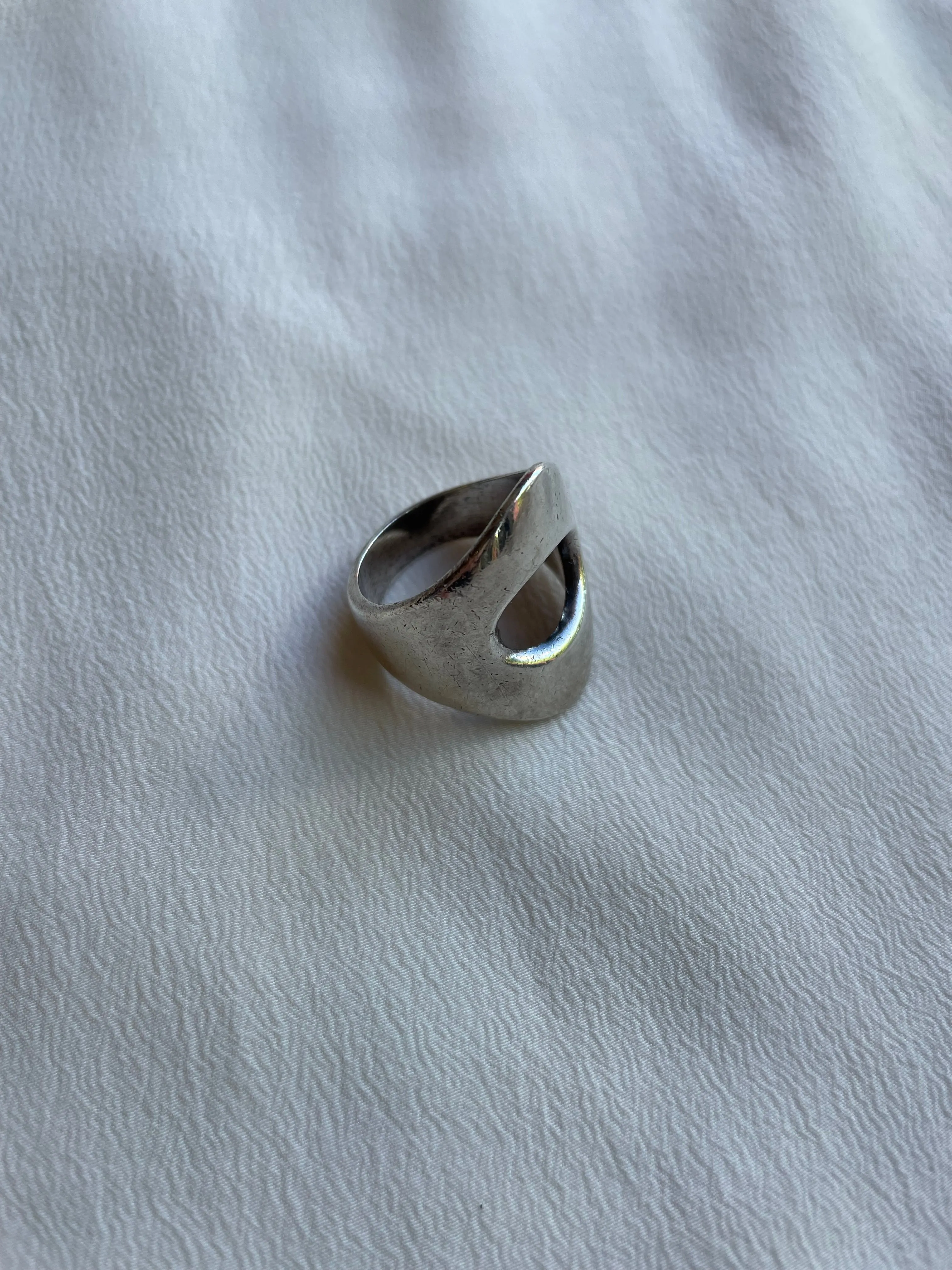 1970s Silver Circle Cutout Ring R113