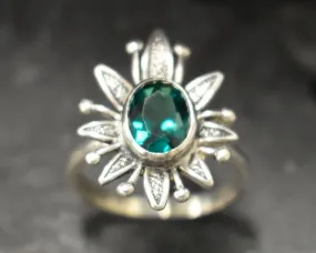 Emerald Flower Ring - Green Bezel Ring - Emerald Boho Ring