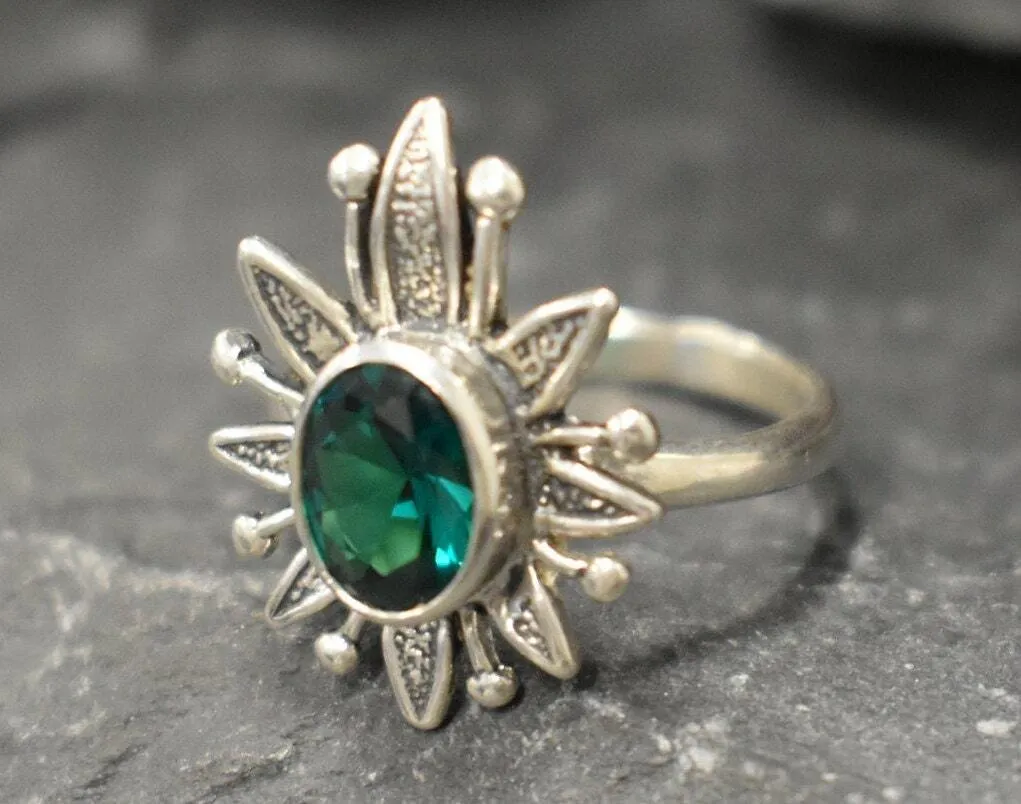 Emerald Flower Ring - Green Bezel Ring - Emerald Boho Ring