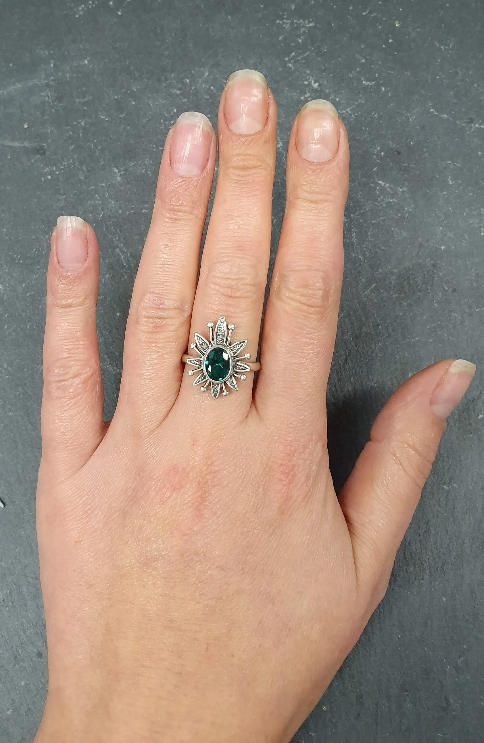 Emerald Flower Ring - Green Bezel Ring - Emerald Boho Ring