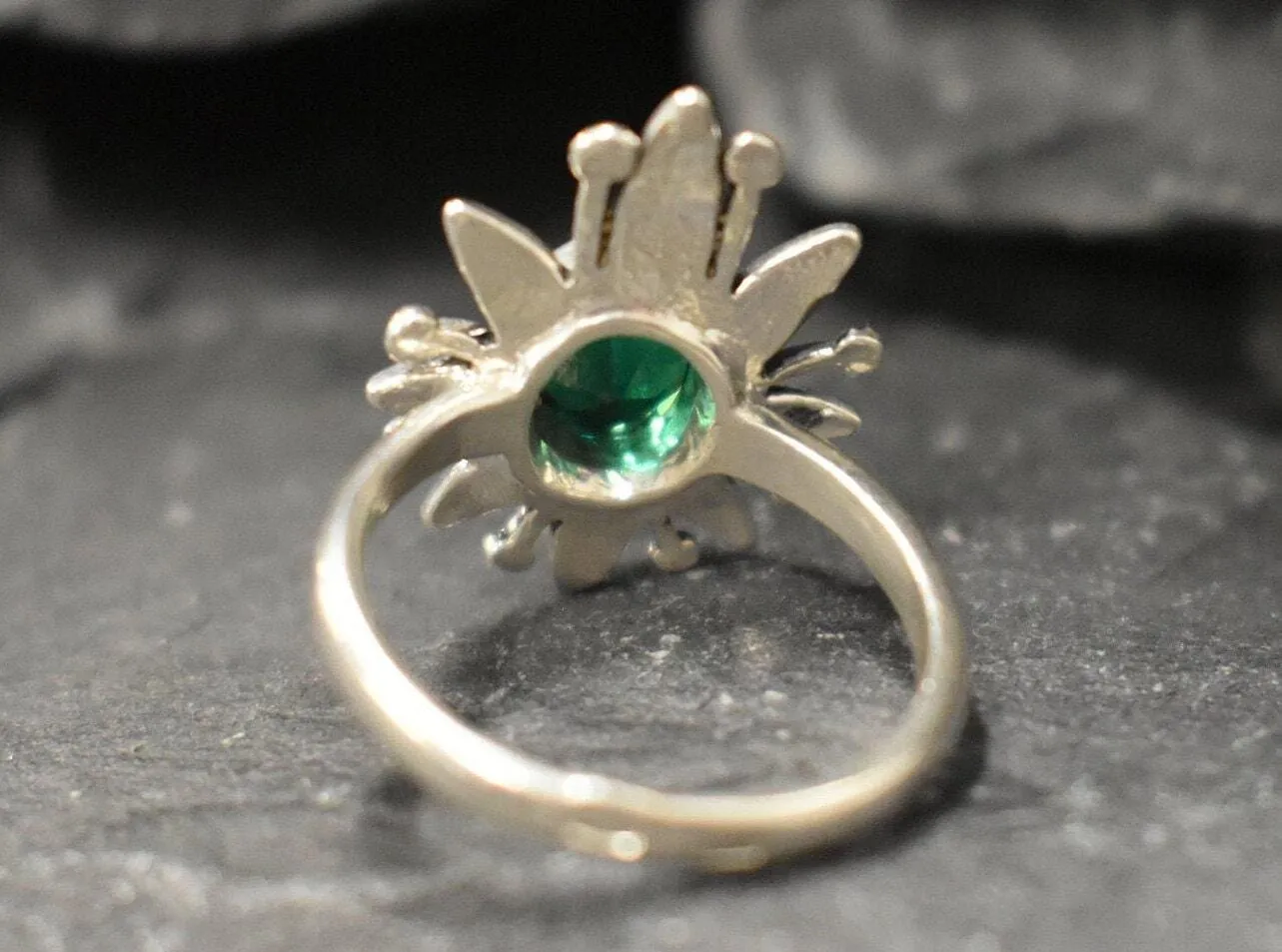 Emerald Flower Ring - Green Bezel Ring - Emerald Boho Ring