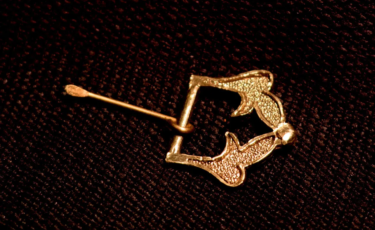 Flower buckle - 14th - 15th C - X-04