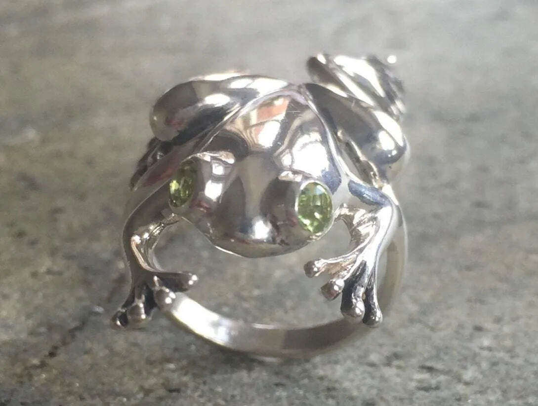 Silver Frog Ring - Frog Peridot Ring - Statement Frog Ring