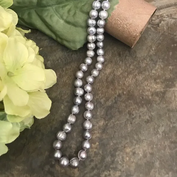 Silver pearl necklace